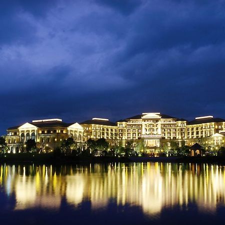 Landison Green Town Hotel Xinchang Exterior photo