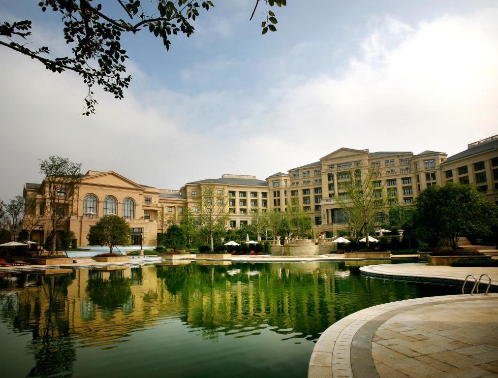 Landison Green Town Hotel Xinchang Exterior photo