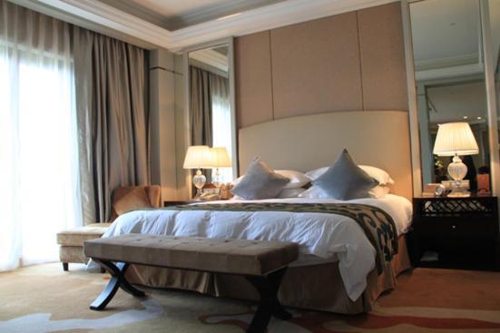 Landison Green Town Hotel Xinchang Room photo